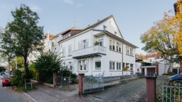 Attraktive Kapitalanlage in FR-Wiehre: Stilvolles Stadthaus mit drei Wohneinheiten, 79102 Freiburg, Mehrfamilienhaus