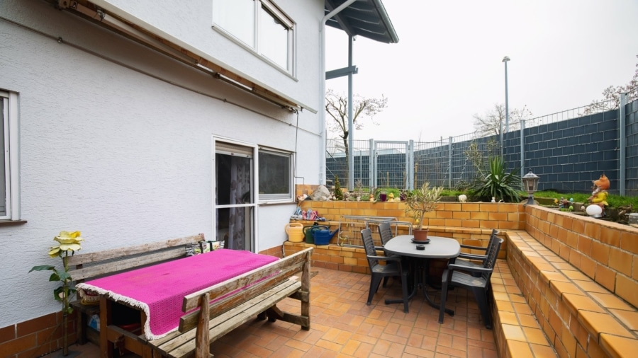 Terrasse im Untergeschoss - Attraktive Kapitalanlage mit fünf vermieteten Einheiten im Gewerbegebiet FR-Haid