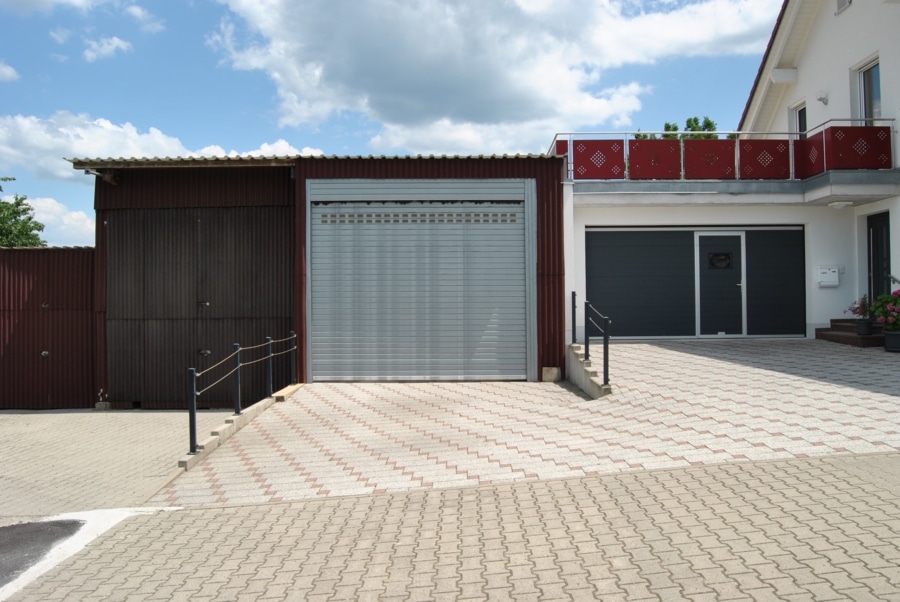 Garage und Schuppen für viel Stauraum - Einfamilienhaus mit Panoramablick in Staufen-Wettelbrunn