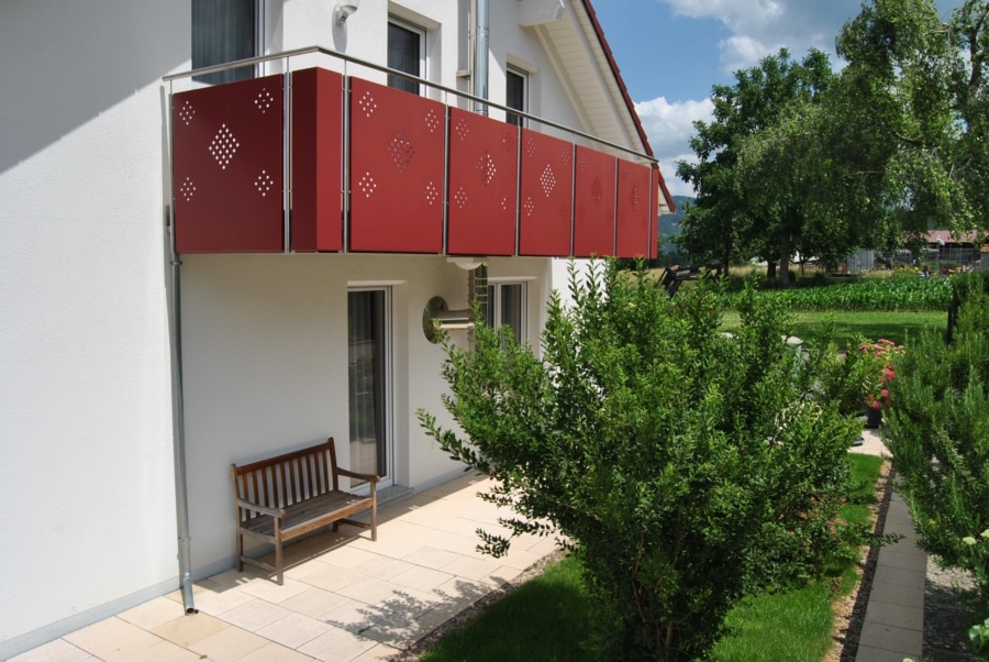 ... bis fast um das ganze Haus - Einfamilienhaus mit Panoramablick in Staufen-Wettelbrunn