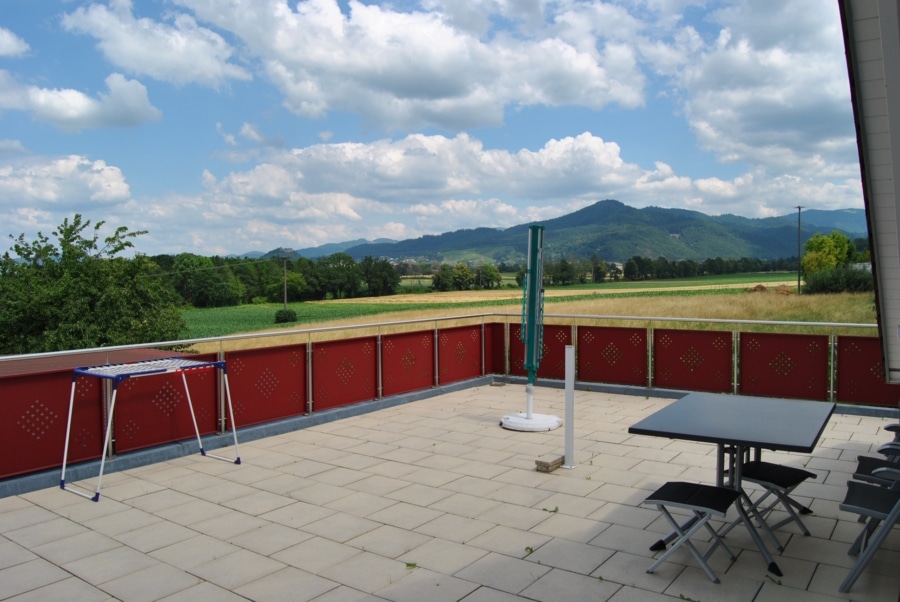 Großzügige Dachterrasse - Einfamilienhaus mit Panoramablick in Staufen-Wettelbrunn