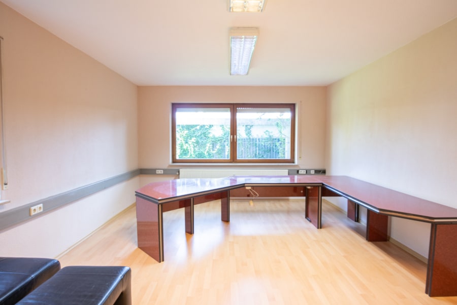 Büro 5 (Hochparterre) - Repräsentatives Büro/Praxishaus über 2 Etagen in Freiburg-Haid