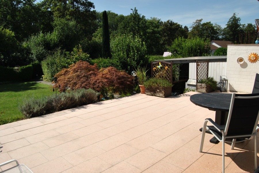 Großzügige Terrasse... - Einfamilienhaus mit großem Grundstück in Ballrechten-Dottingen