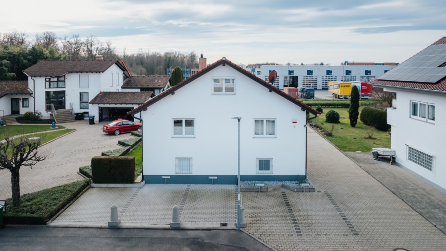 Wohn- und Bürohaus inkl. Parkplätze - ATTRAKTIVES ENSEMBLE Wohnen und Arbeiten in Umkirch