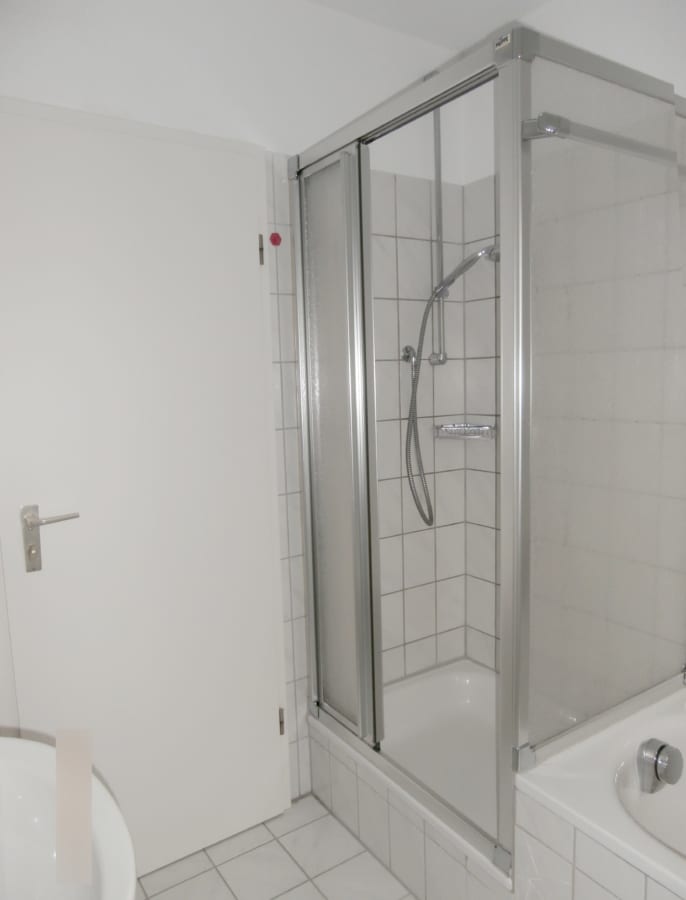 Stilvolle 3-Zimmer-Wohnung in Müllheim-Niederweiler - ... Dusche und Badewanne