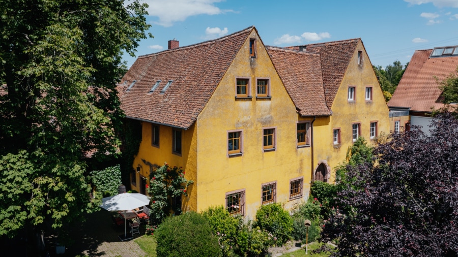 Hauptbild - Großzügiges Einfamilienhaus in Opfingen mit viel Potenzial und parkähnlichem Grundstück