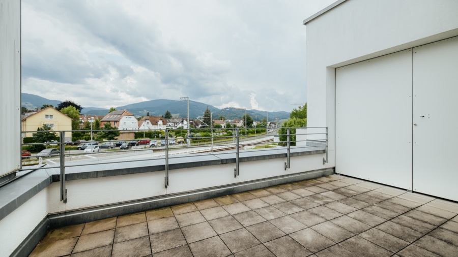 ...kleiner, privater Dachterrasse - Junges, modernes Reihenhaus in zentraler Lage von Kirchzarten