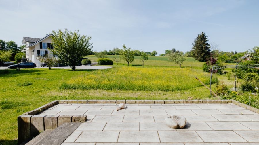 Herrlicher Ausblick von der Südwest-Terrasse - Charmante Doppelhaushälfte in naturnaher Lage im schönen Gundelfingen-Wildtal