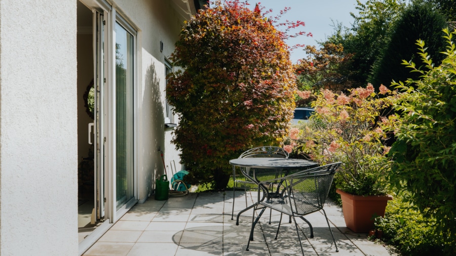 ...zur sonnigen Terrasse ... - Freistehendes, gepflegtes Einfamilienhaus in sehr ruhiger Lage von Bollschweil