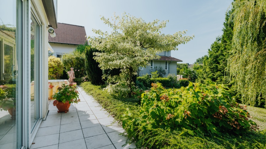 ... und in den Garten - Freistehendes, gepflegtes Einfamilienhaus in sehr ruhiger Lage von Bollschweil