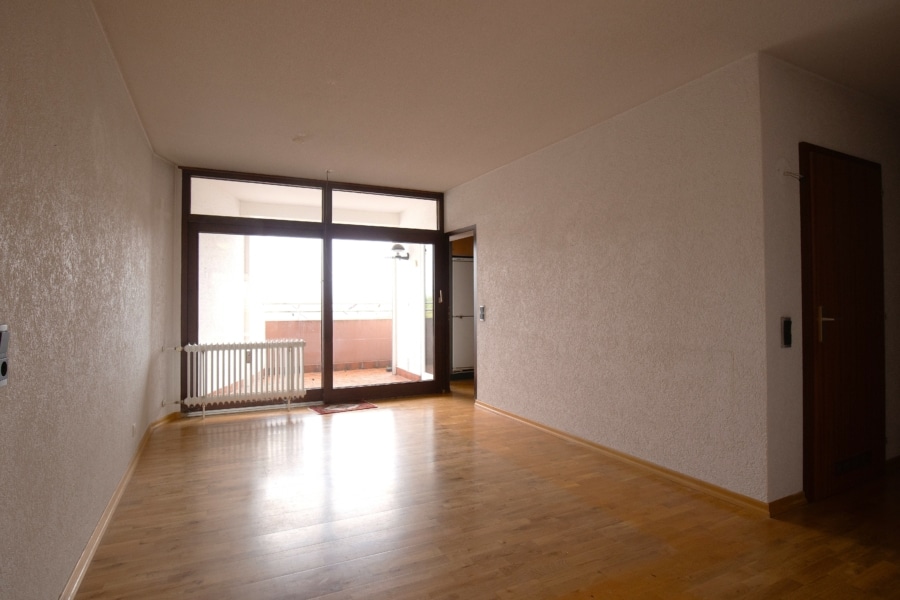 Essbereich mit Zugang auf den Balkon und zur ... - Großzügige 5-Zimmer-Wohnung mit Aufzug in Kenzingen