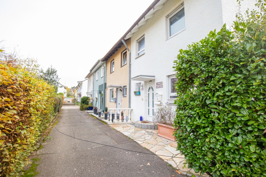 Hauptbild - Mediterranes Flair in schöner Wohnlage! Reihenendhaus mit Garten und Swimmingpool in Denzlingen