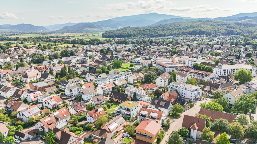 Blick über Gundelfingen - Freistehendes Einfamilienhaus mit Einliegerwohnung in Gundelfingen