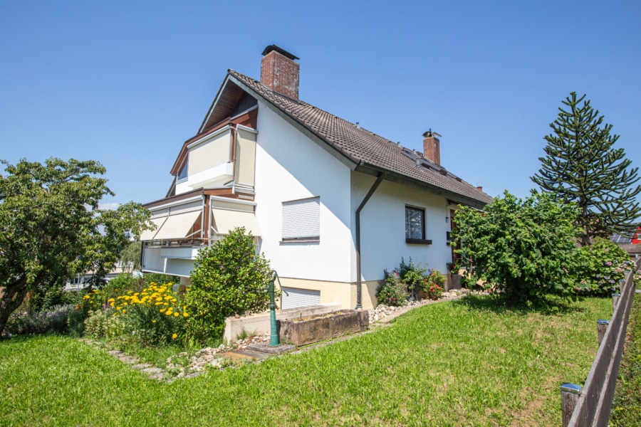 Hausansicht mit dem... - Freistehendes Einfamilienhaus mit Einliegerwohnung in Gundelfingen