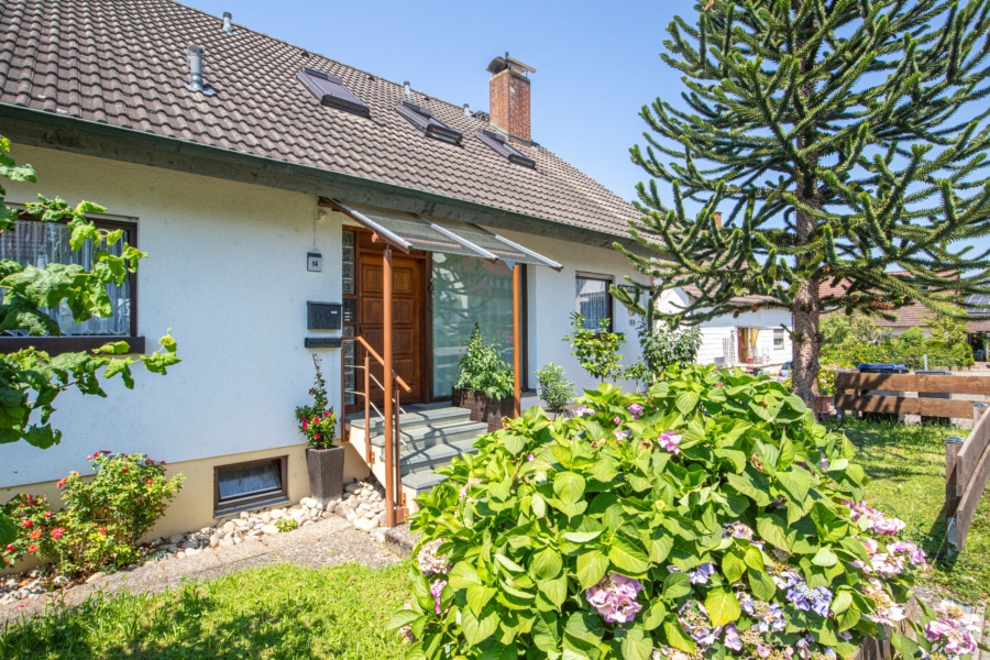 Hausansicht - Freistehendes Einfamilienhaus mit Einliegerwohnung in Gundelfingen