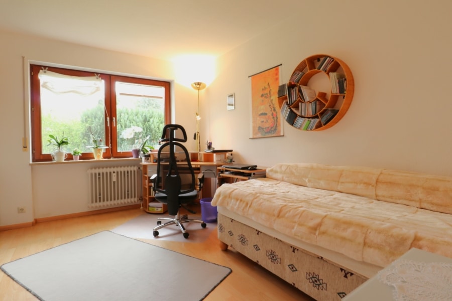 Großzügige 3-Zimmer Wohnung mit zwei Balkonen in Kirchzarten - Schlaf-/Kinder-/Arbeitszimmer