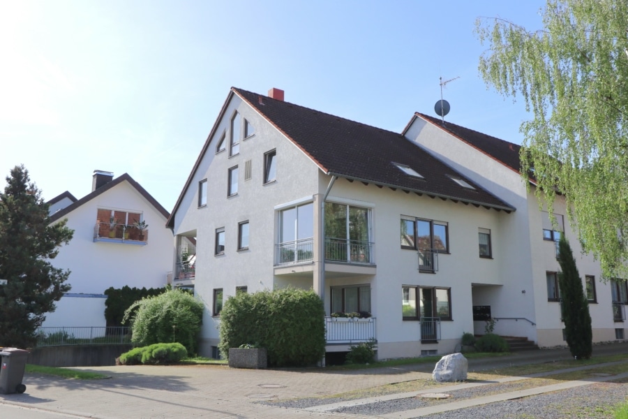 Großzügige 3-Zimmer Wohnung mit zwei Balkonen in Kirchzarten - Hausansicht