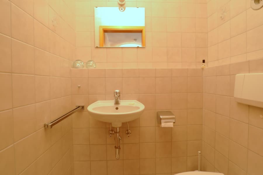 Großzügige 3-Zimmer Wohnung mit zwei Balkonen in Kirchzarten - Separates Gäste-WC