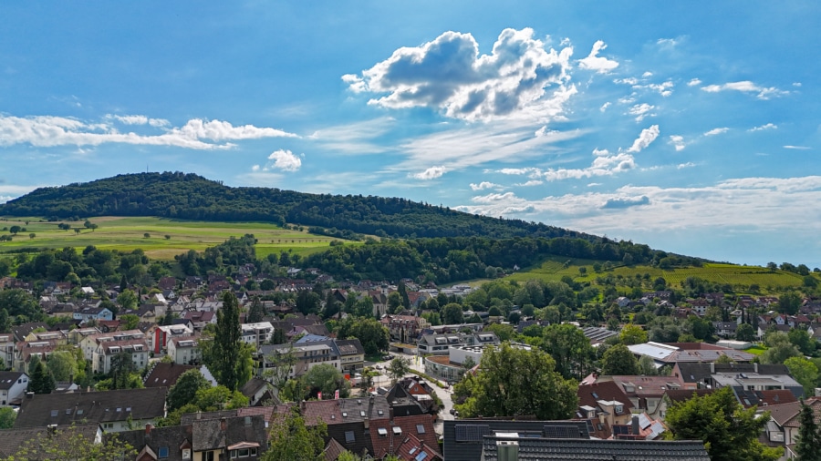 Blick über Merzhausen - Grundstück mit traumhaftem Ausblick - in Merzhausen