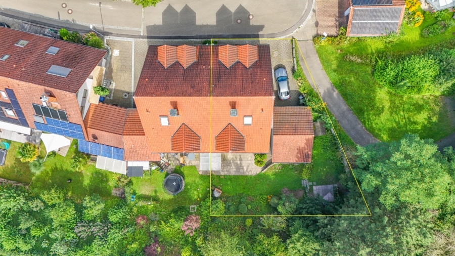 Luftaufnahme - Großzügige Doppelhaushälfte mit Einliegerwohnung in Denzlingen