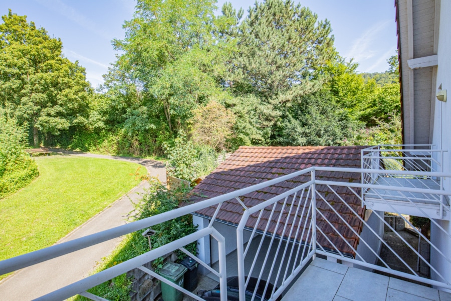 ...mit eigenem Balkon im Dachgeschoss - Großzügige Doppelhaushälfte mit Einliegerwohnung in Denzlingen