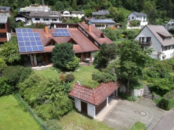 Besonderes Wohnhaus in sonniger Lage in Münstertal, 79244 Münstertal, Einfamilienhaus