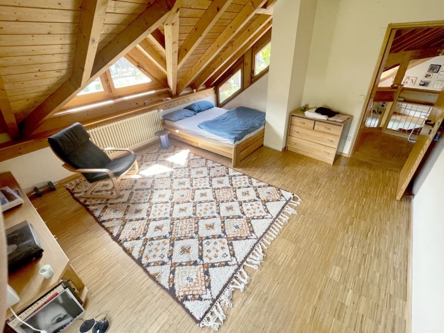 Helles Schlafzimmer mit... - Besonderes Wohnhaus in sonniger Lage in Münstertal