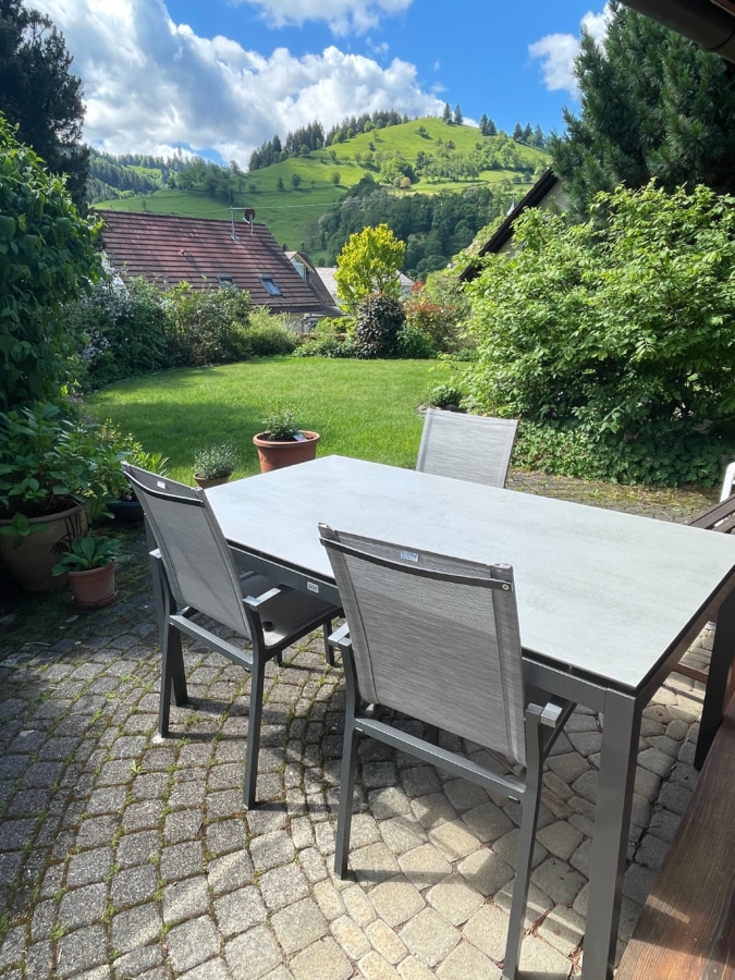 Terasse mit Panoramablick - Besonderes Wohnhaus in sonniger Lage in Münstertal