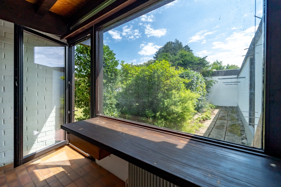 Individuell nutzbare Zimmer mit Zugang in den Garten - Großzügiger Atrium-Bungalow in bevorzugter Lage von Stegen