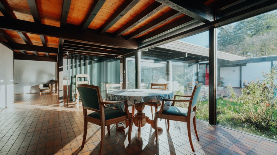 Offene Räume mit viel Lichteinfall und viel Privatsphäre - Großzügiger Atrium-Bungalow in bevorzugter Lage von Stegen