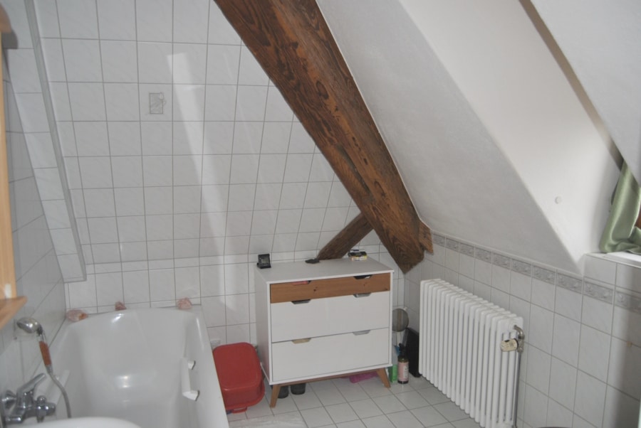 Tageslichtbadezimmer - Hereinspaziert: 3-Zimmer-Altbauwohnung mit Balkon in idyllischen Sulzburg