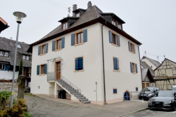 Hereinspaziert: 3-Zimmer-Altbauwohnung mit Balkon in idyllischen Sulzburg, 79295 Sulzburg, Dachgeschosswohnung