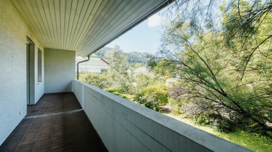 ...jeweils mit Zugang zum Balkon - Freistehendes Einfamilienhaus mit schönem Garten in FR-Littenweiler