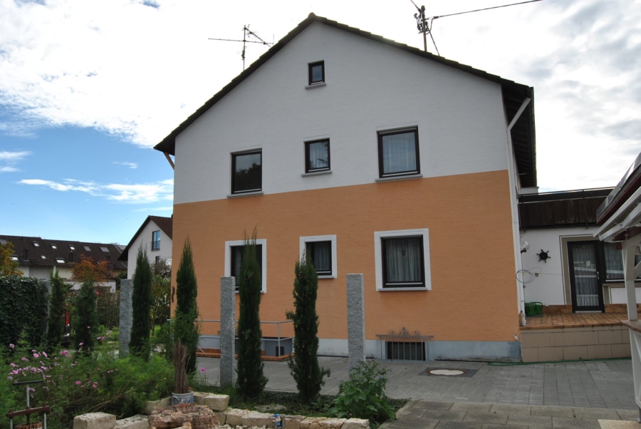 Hausansicht - Charmante Doppelhaushälfte mit großem Garten in Heitersheim