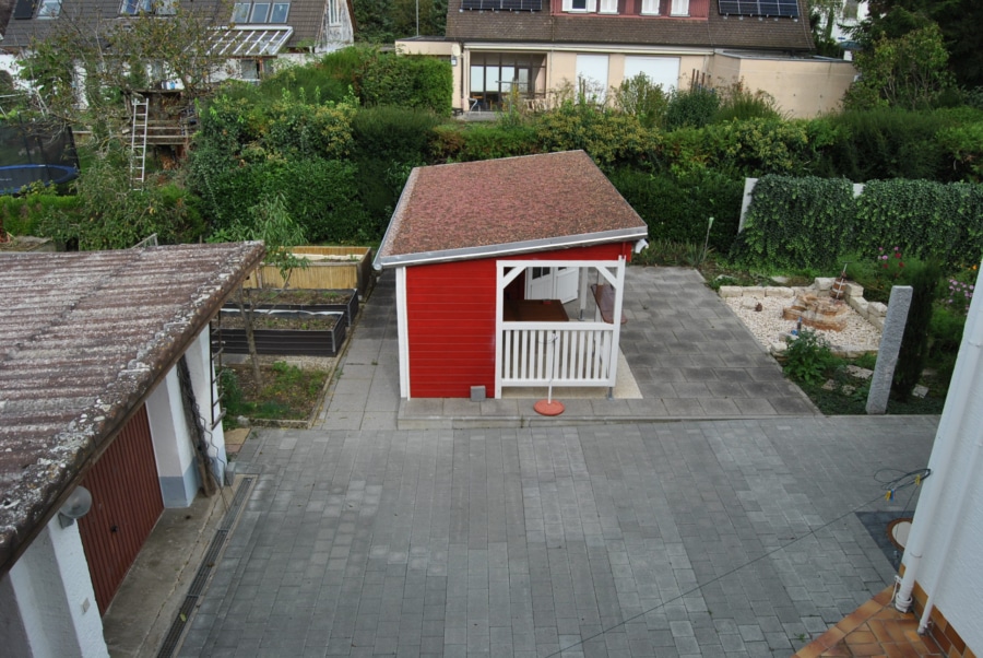 Blick auf das Grundstück - Charmante Doppelhaushälfte mit großem Garten in Heitersheim