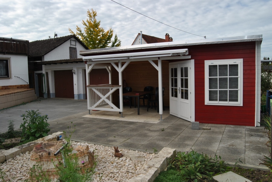 Gartenhäuschen - Charmante Doppelhaushälfte mit großem Garten in Heitersheim