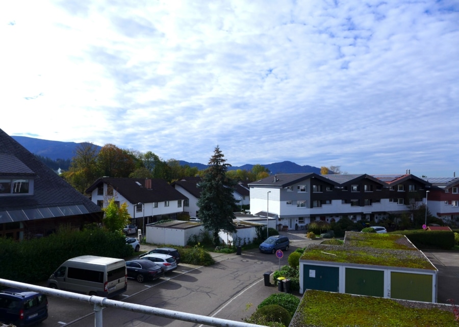 Blick in die Nachbarschaft - Familienfreundliches Reihenendhaus in Kirchzarten-Burg