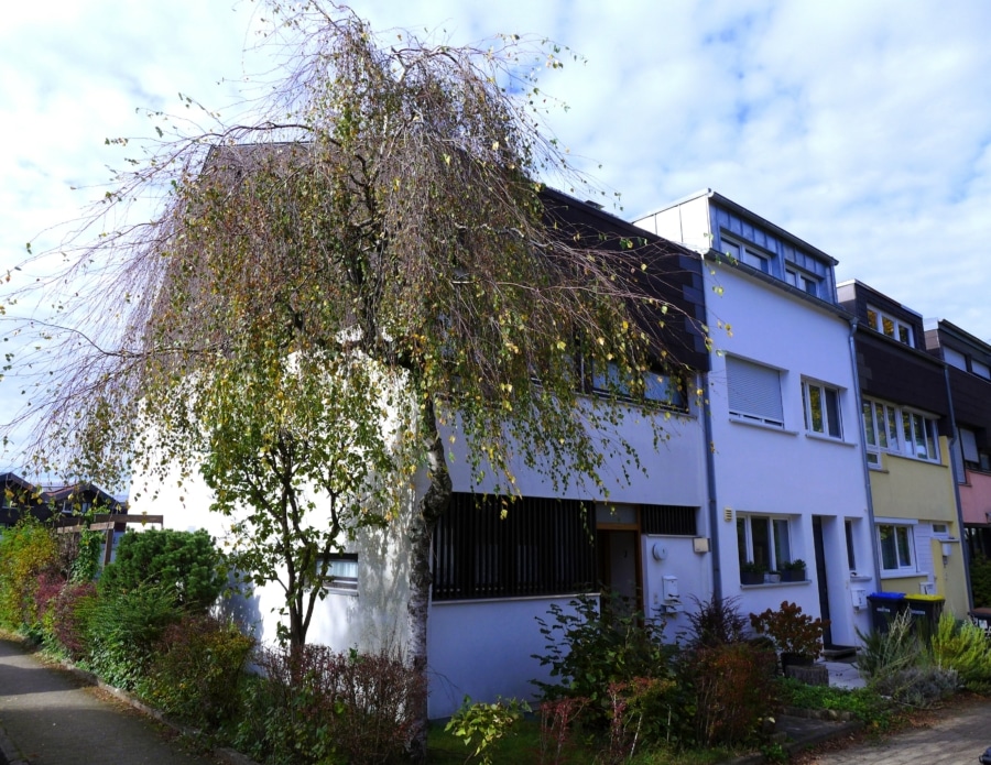 Hausansicht - Familienfreundliches Reihenendhaus in Kirchzarten-Burg