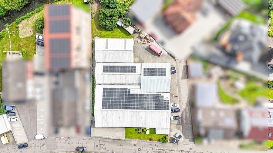 Photovoltaikanlage auf den Hallendächern - Der ideale Standort für Ihr Unternehmen! Praktische Produktions- und Lagerhalle in Waldkirch