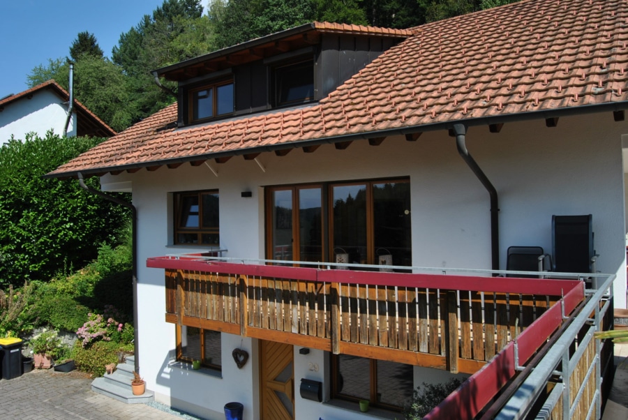 Vom Wohnzimmer auf den Balkon... - Umgeben von Natur - Großzügiges Einfamilienhaus