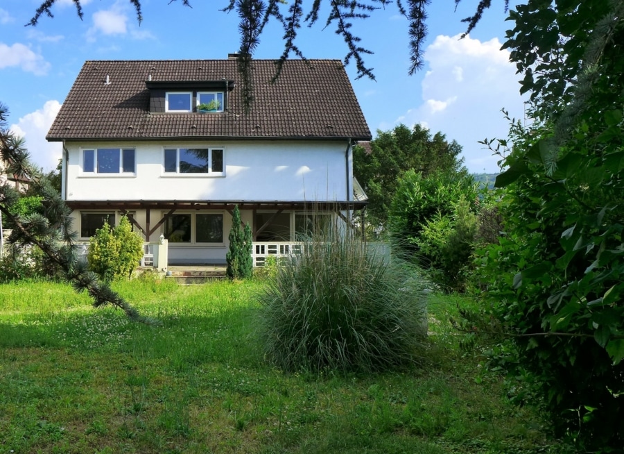 ...ruhig gelegenen Garten - Großzügige Eigentumswohnung mit schönem Garten in FR-St. Georgen