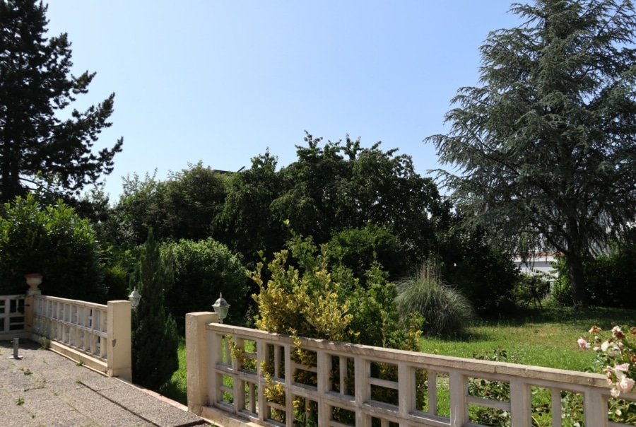 ...mit Zugang... - Großzügige Eigentumswohnung mit schönem Garten in FR-St. Georgen